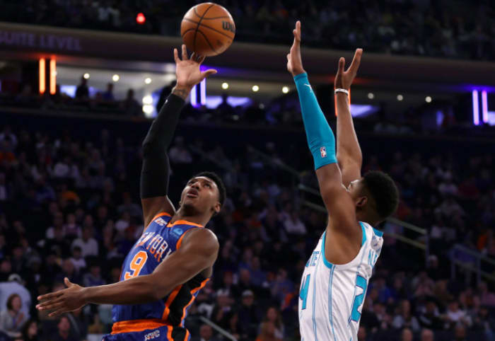 Barrett (9) returned to the New York lineup against Charlotte on Saturday